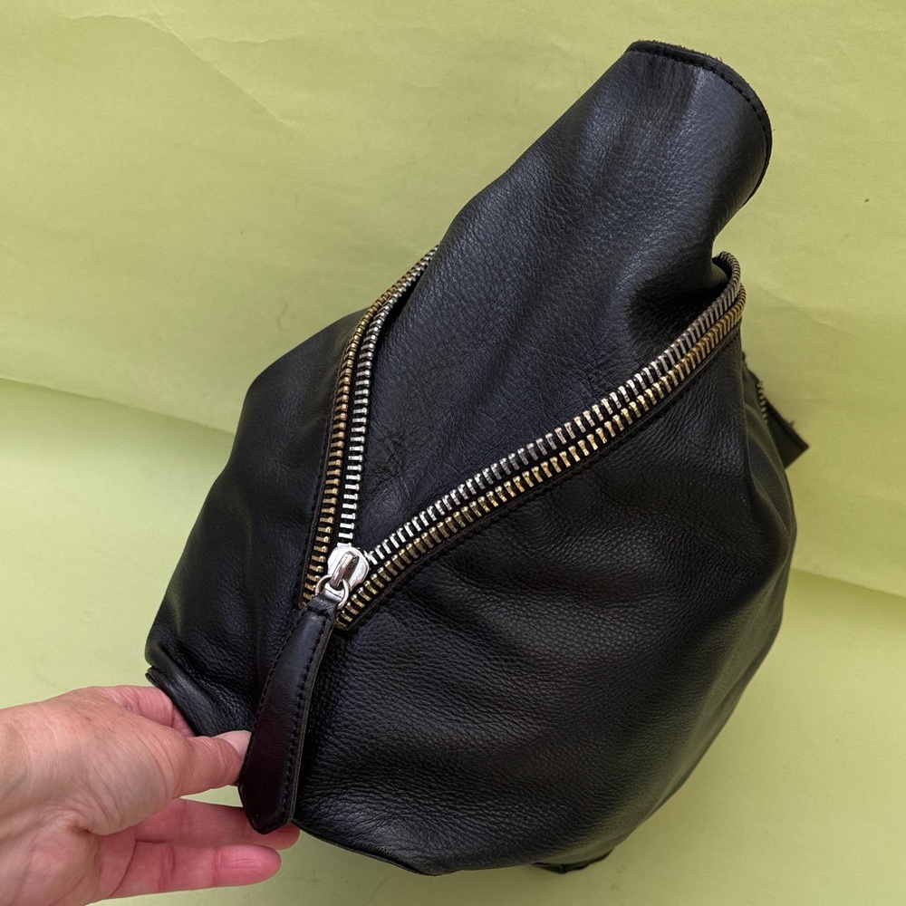 Black Linea Pelle Convertible Leather Shoulder Bag with Beautiful Details - Picture 9 of 16